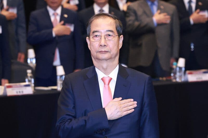 Han Deok-su's Resignation and Presidential Bid Shock
